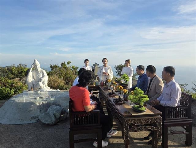 Đà Nẵng introduces mountain peak tea tour, target luxury visitors