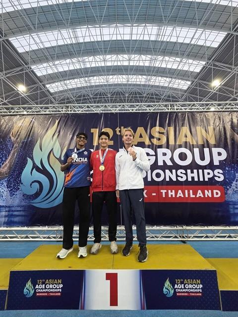 Quốc splashes his way to international medals