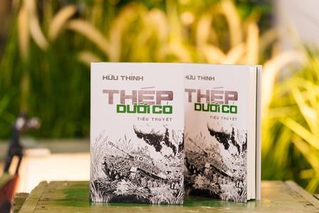 Poet Hữu Thỉnh releases book to honour soldiers, wounded servicemen

