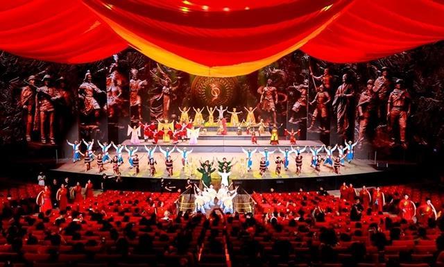 Việt Nams history recreated in epic theatrical show