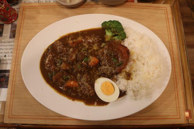 A hot Japanese curry rice for a drizzly night
