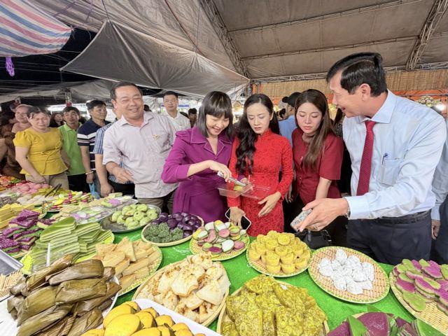 An Giang hosts traditional cake festival