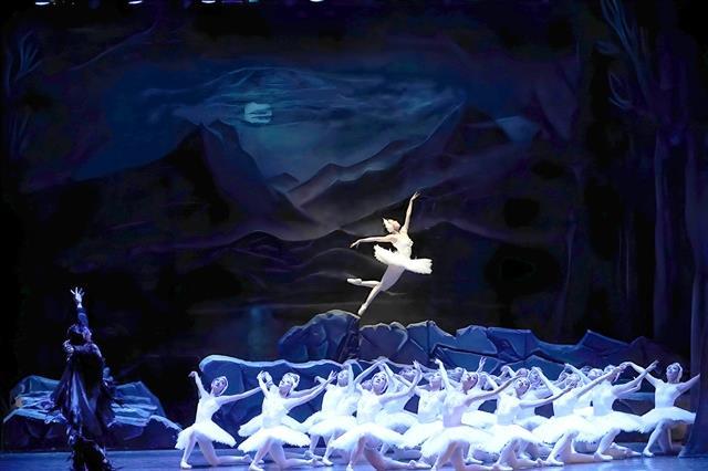 Classical ballet Swan Lake returns to Saigon Opera House with a live orchestra