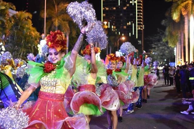 Nghệ An carnival brings light, colour and music to the streets