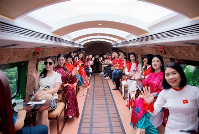 Hà Nộis Five City Gates train marks first-year milestone with nearly 100,000 passengers