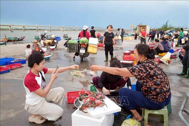 Hà Tĩnh women use digital platforms to promote coastal communities