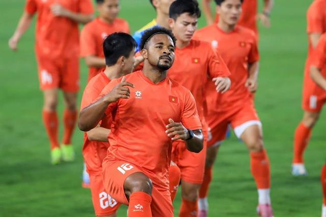 Son shares top scoring spot, becomes one of Việt Nams best striker

