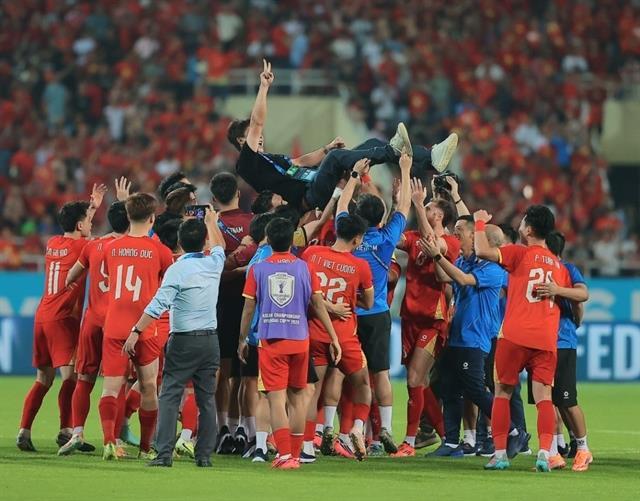 Việt Nam successfully defend ASEAN Championship after draw against Thailand