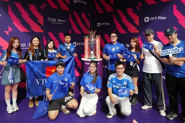 English Premier League trophy comes to entertain Vietnamese supporters