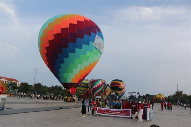 Cà Mau unveils Việt Nams largest tourist hot-air balloon