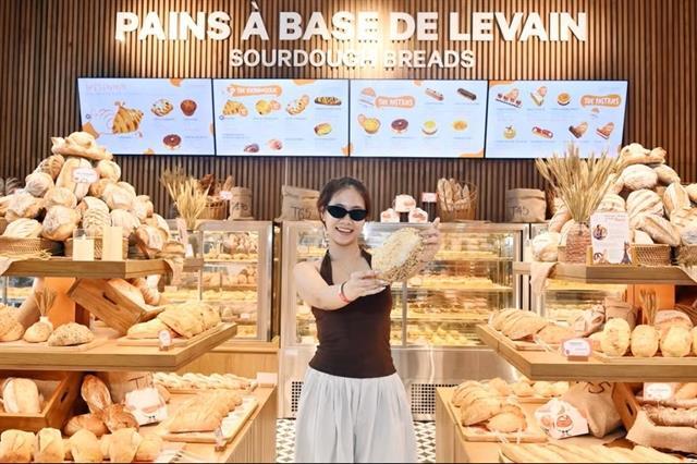 From French pastries to worlds famous fried chicken, Bà Nà Hills takes visitors on a global culinary journey