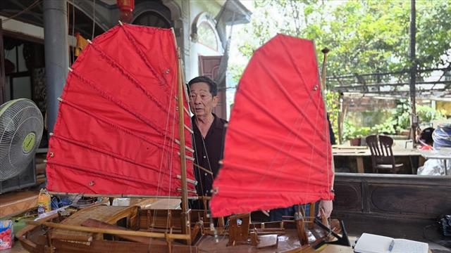 Red Hạ Long sails revive forgotten craft