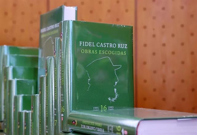 Hà Nội unveils 24-volume collection of Fidel Castros selected works