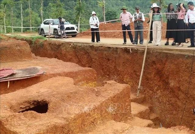 Archaeologists uncover artefacts in two 1,500-year-old tombs
