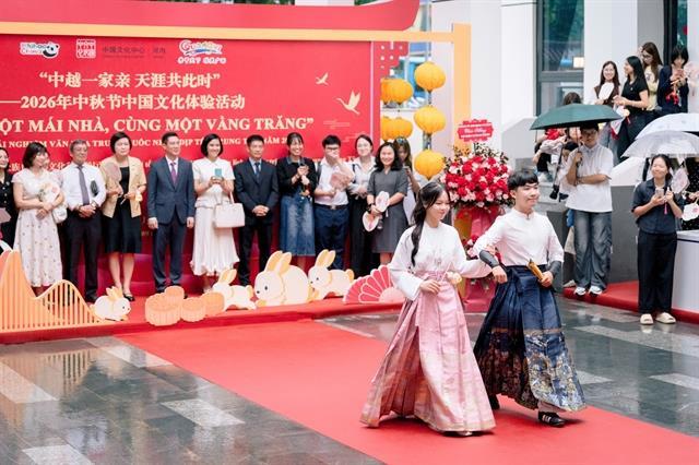 Hà Nội residents celebrate traditional Chinese Mid-Autumn Festival 