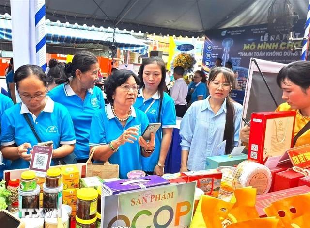 Cà Mau brings traditional markets into safer, more convenient digital era