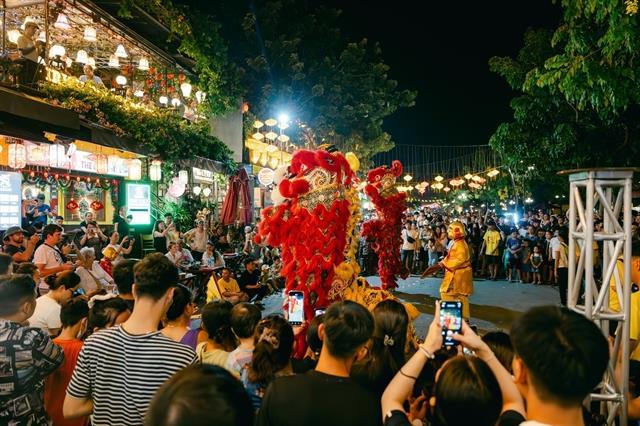 Hội An brings traditional values to entertain visitors for Mid-Autumn Festival