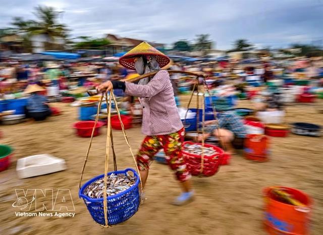 Coastal tourism turns local livelihoods into attractions

