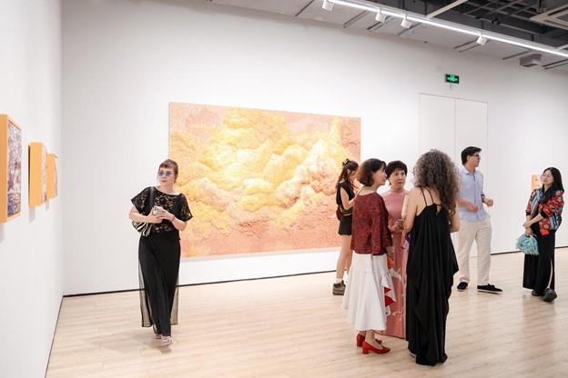 Vietnamese artist shines in first solo exhibition in China
