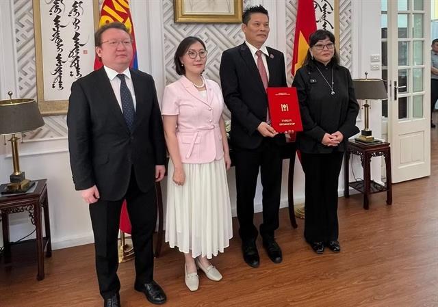 Lê Quý Dương named Honorary Professor at Mongolian university