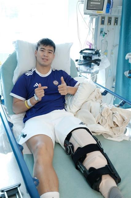 Centre-back Duy Mạnh undergoes successful surgery in US