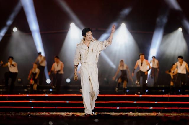 Singer Soobin kicks off Concert Movie premier in Hà Nội, HCM City