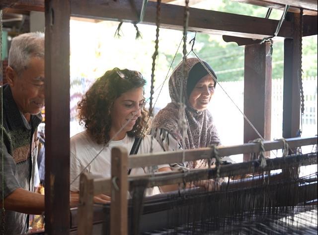 Châu Phongs Chăm weavers keep a heritage alive