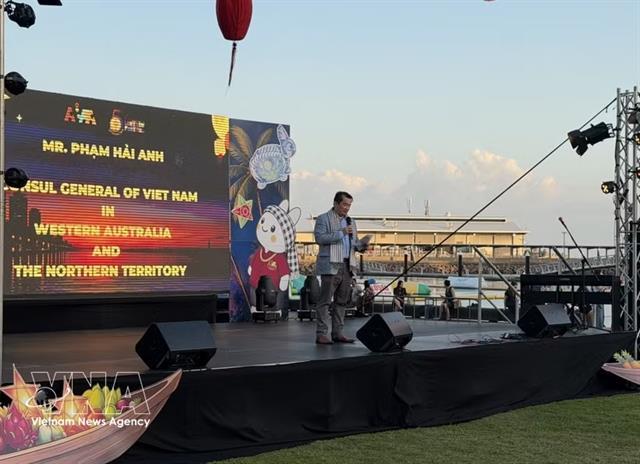 Vietnamese Lantern Festival connects cultures in Darwin

