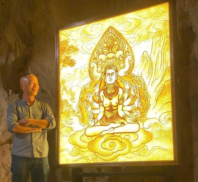 Artist transforms coconut palm into paper and pictures